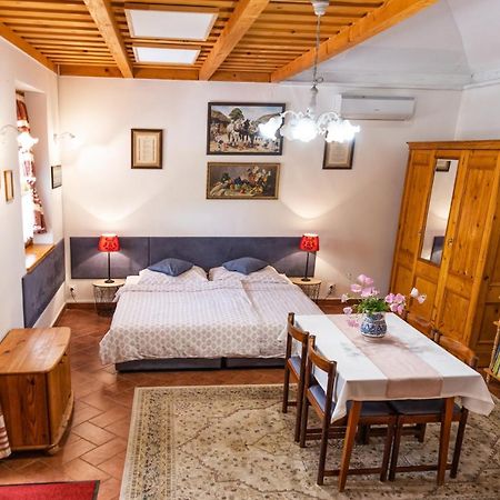 Angelika Vendeghaz Apartment Dinnyes ภายนอก รูปภาพ