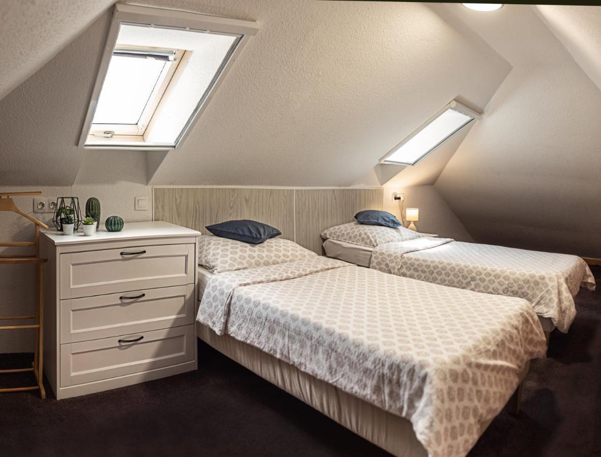 Angelika Vendeghaz Apartment Dinnyes ภายนอก รูปภาพ